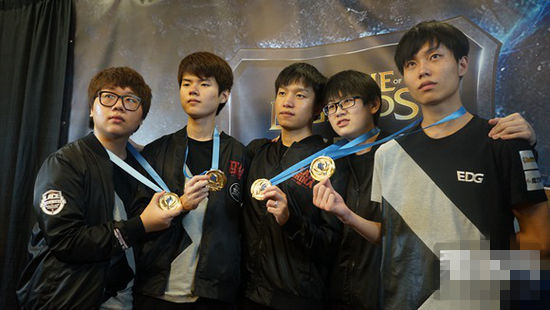 S赛小组赛第二日总结：LPL、LEC全胜，LCK、LCS全败