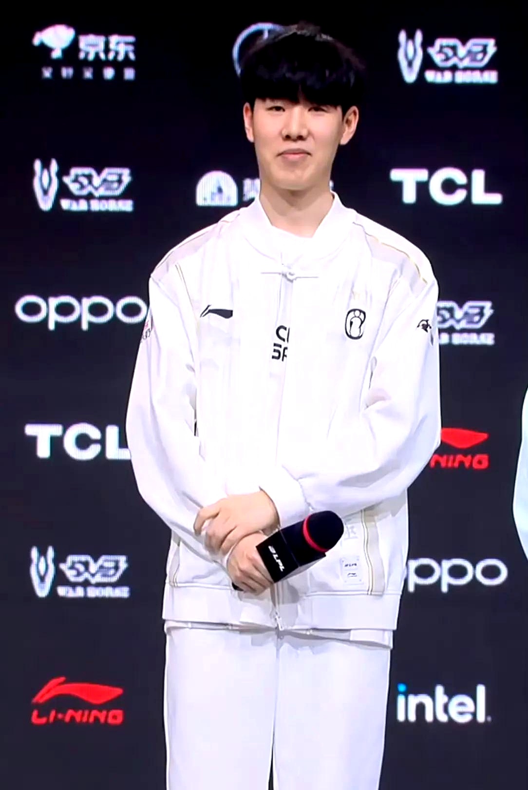 LPL 明天的首发阵容： Junhao 对阵 Heng ， Hery 对阵 1Jiang 的单挑比赛